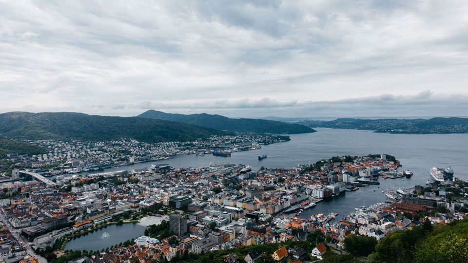 5 Reasons to Invest in Property Overseas
