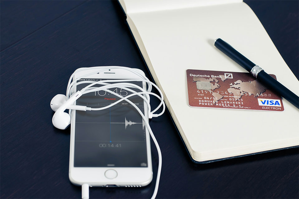 What Does an Average Person’s Wallet Look Like in 2016?